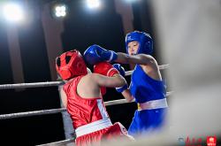 雷速体育-关于场面火爆！拳击观众席沸腾不已的信息