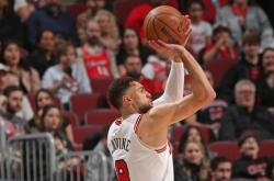 雷速体育比分官网直播-步行者鏖战福建队，拉文高光表现