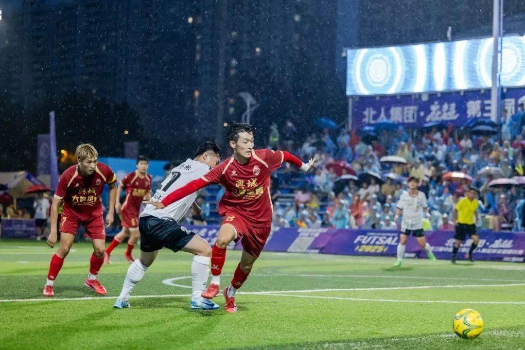 劲爆对决！国内足球巅峰对决