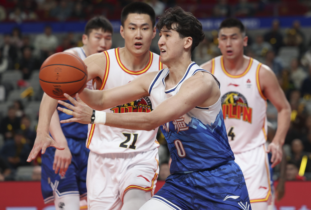 CBA球队出征外赛备战打造黄金时代 CBA球队出征外赛备战打造黄金时代