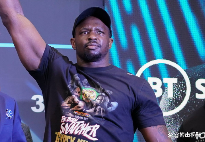 关于场面火爆！拳击观众席沸腾不已的信息